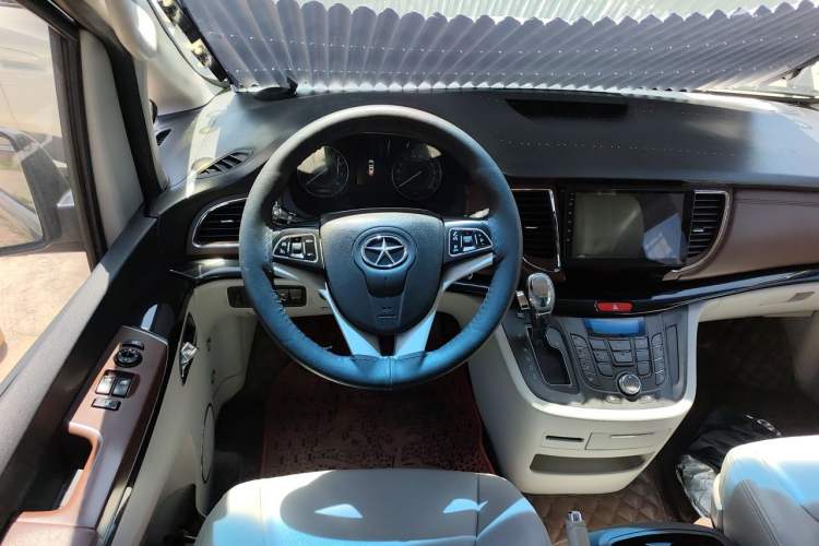 Used JAC Group Refine M5 2017 2.0T Gasoline Dual-Clutch Executive Version Steering Wheel