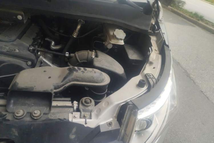 Used JAC Group Refine M5 2017 2.0T Gasoline Dual-Clutch Executive Version Engine Bay Left