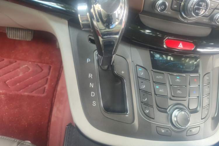 Used JAC Group Refine M5 2017 2.0T Gasoline Dual-Clutch Executive Version Gear Lever