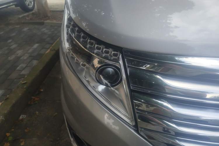 Used JAC Group Refine M5 2017 2.0T Gasoline Dual-Clutch Executive Version Right Front Headlight