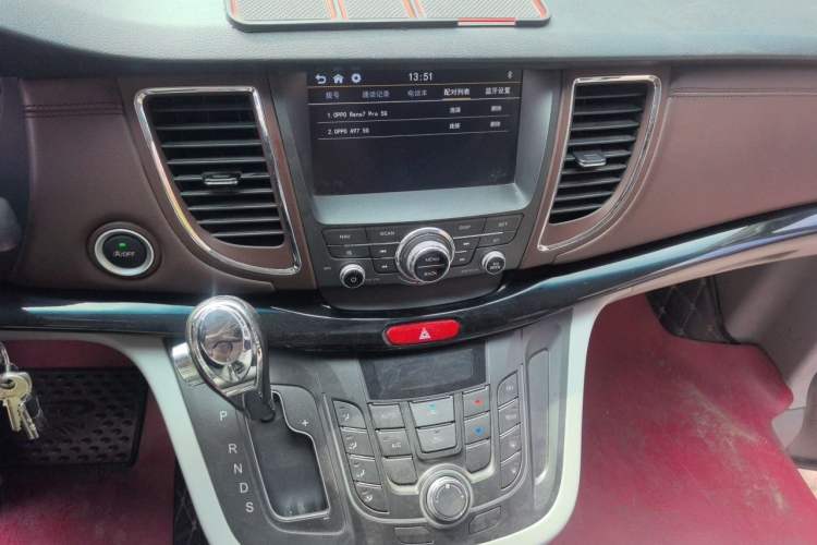 Used JAC Group Refine M5 2017 2.0T Gasoline Dual-Clutch Business Edition Audio And AC Panel