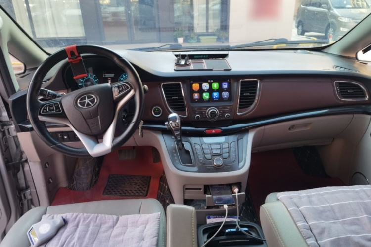 Used JAC Group Refine M5 2017 2.0T Gasoline Dual-Clutch Business Edition Center Console
