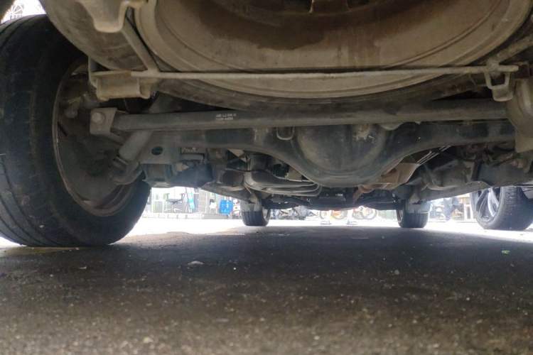 Used JAC Group Refine M5 2017 2.0T Gasoline Dual-Clutch Business Edition Chassis Rear
