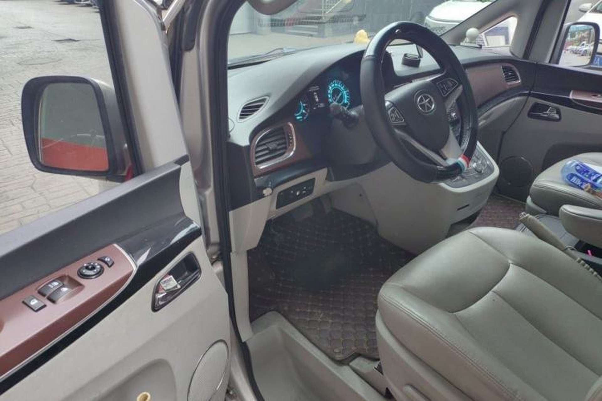 Used JAC Group Refine M5 2017 2.0T Gasoline Dual-Clutch Executive Version Driver Seat