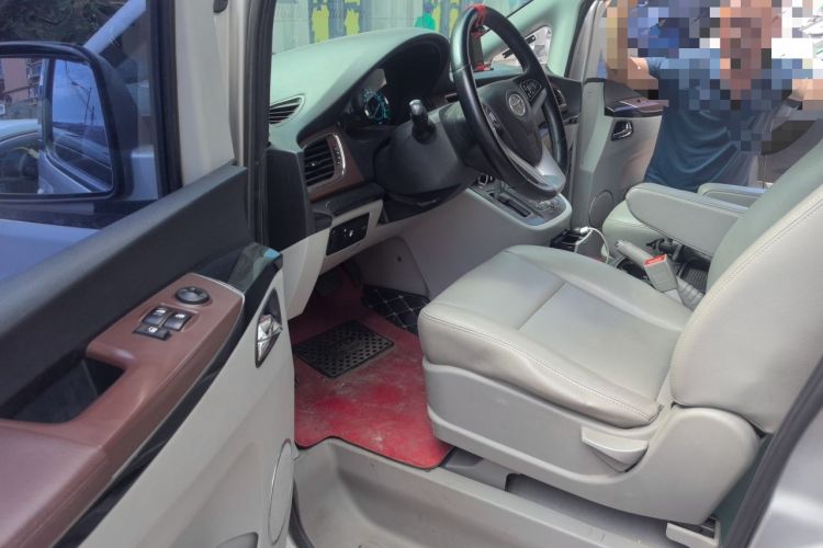 Used JAC Group Refine M5 2017 2.0T Gasoline Dual-Clutch Business Edition Driver Seat