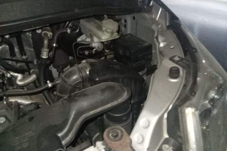 Used JAC Group Refine M5 2017 2.0T Gasoline Manual Business Edition Engine Bay Left