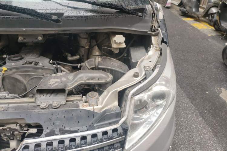 Used JAC Group Refine M5 2017 2.0T Gasoline Dual-Clutch Business Edition Engine Bay Left