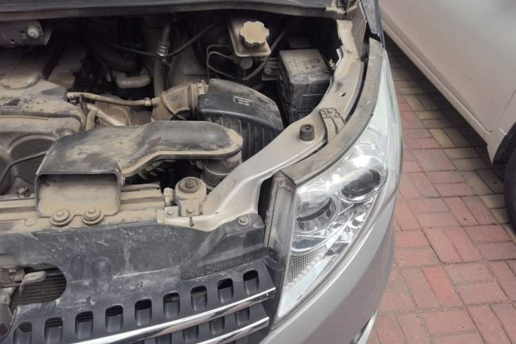 Used JAC Group Refine M5 2017 2.0T Gasoline Dual-Clutch Business Edition Engine Bay Left