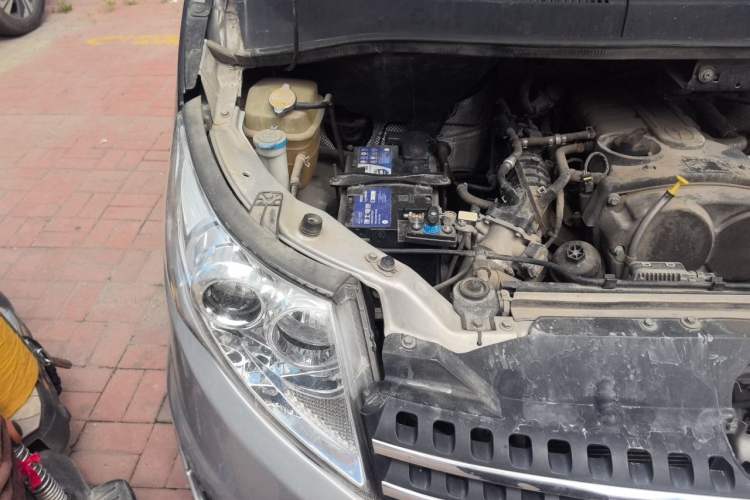 Used JAC Group Refine M5 2017 2.0T Gasoline Dual-Clutch Business Edition Engine Bay Right