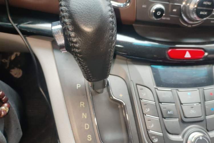 Used JAC Group Refine M5 2017 2.0T Gasoline Dual-Clutch Business Edition Gear Lever