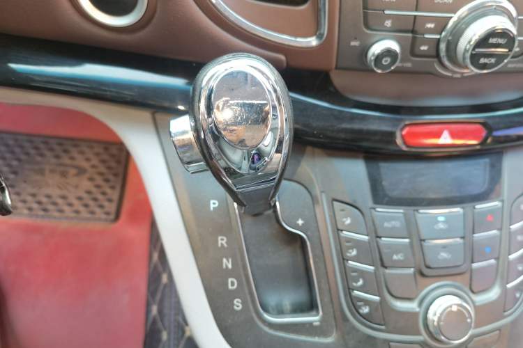 Used JAC Group Refine M5 2017 2.0T Gasoline Dual-Clutch Business Edition Gear Lever