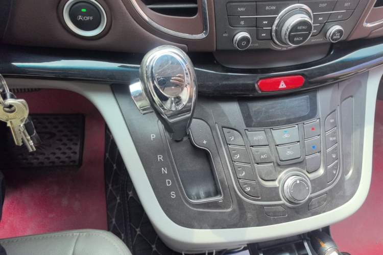 Used JAC Group Refine M5 2017 2.0T Gasoline Dual-Clutch Business Edition Gear Lever