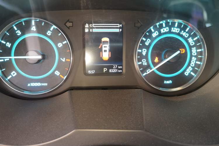 Used JAC Group Refine M5 2017 2.0T Gasoline Dual-Clutch Business Edition Odometer Close Up