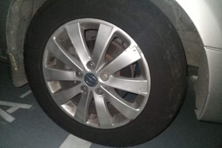 Used JAC Group Refine M5 2017 2.0T Gasoline Manual Business Edition Right Front Wheel Hub