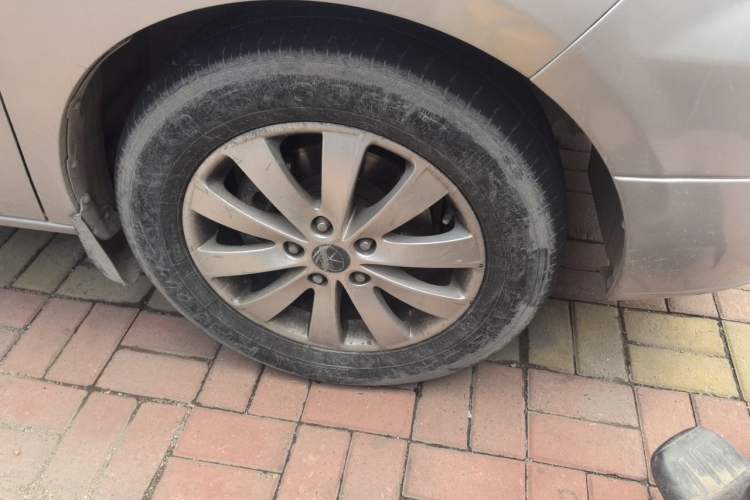 Used JAC Group Refine M5 2017 2.0T Gasoline Dual-Clutch Business Edition Right Front Wheel Hub