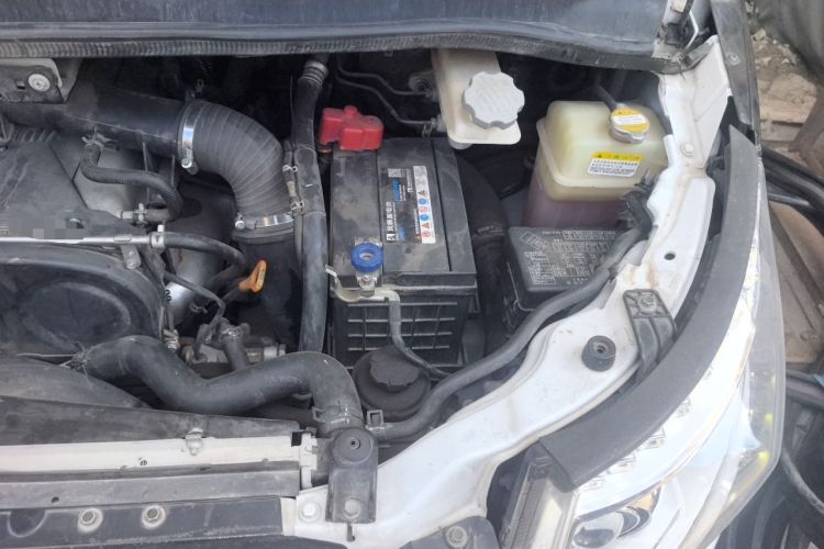 Used JAC Group Refine M5 2017 2.0T Gasoline Automatic Prestige Edition Engine Bay Left