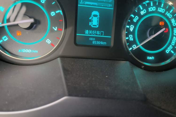Used JAC Group Refine M5 2017 2.0T Gasoline Manual Business Edition Odometer Close Up