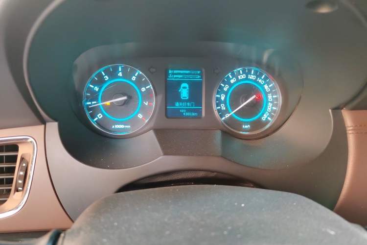 Used JAC Group Refine M5 2017 2.0T Gasoline Manual Business Edition Odometer Close Up