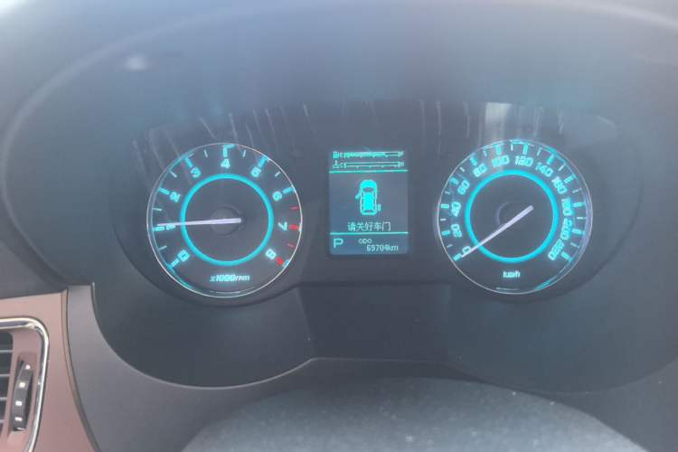 Used JAC Group Refine M5 2017 2.0T Gasoline Automatic Prestige Edition Odometer Close Up
