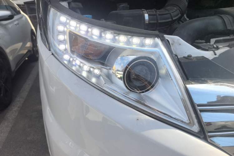 Used JAC Group Refine M5 2017 2.0T Gasoline Automatic Prestige Edition Right Front Headlight