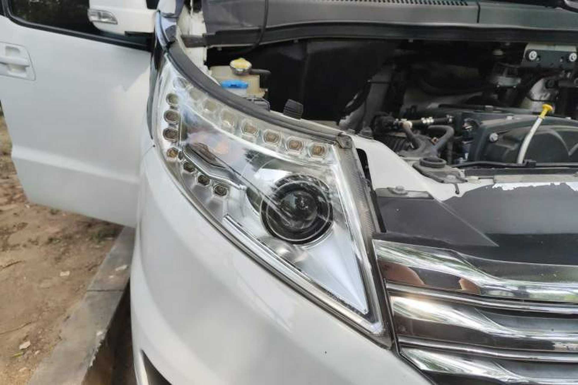 Used JAC Group Refine M5 2017 2.0T Gasoline Dual-Clutch Executive Version Right Front Headlight