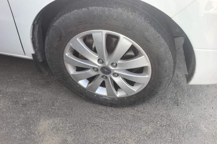 Used JAC Group Refine M5 2017 2.0T Gasoline Automatic Prestige Edition Right Front Wheel Hub