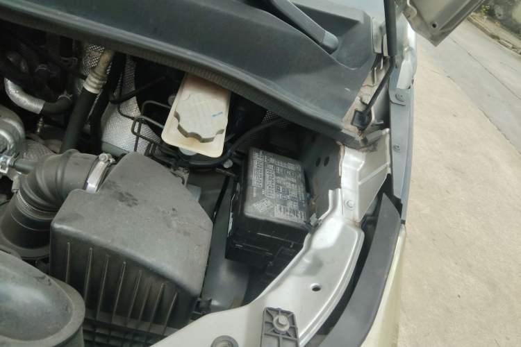 Used JAC Group Refine M5 2019 2.0T Gasoline Dual-Clutch Business Edition Engine Bay Left