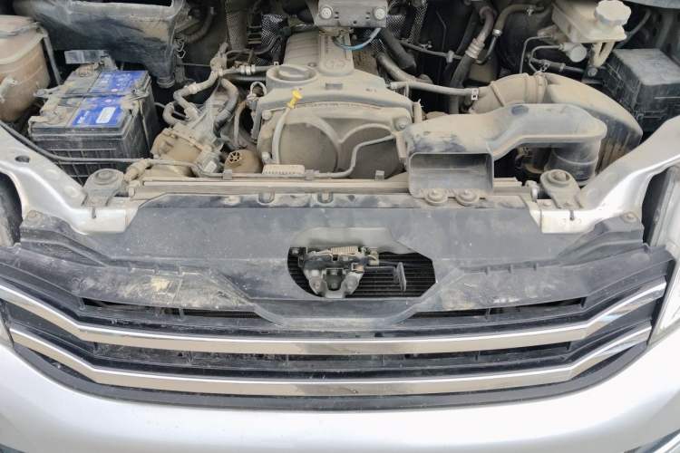 Used JAC Group Refine M5  Engine Bay