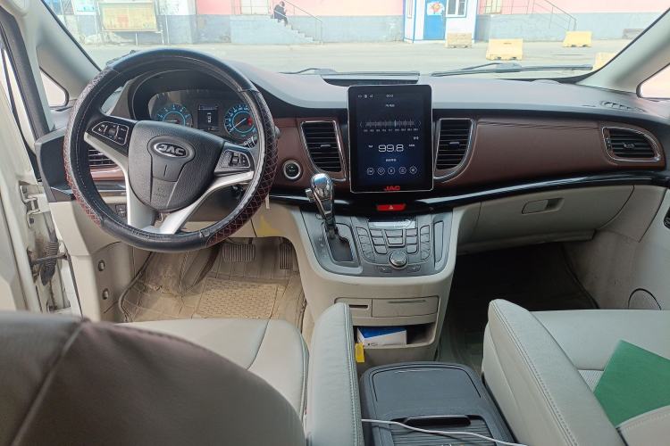 Used JAC Group Refine M5 2019 2.0T Gasoline Dual-Clutch Business Edition Interior 2