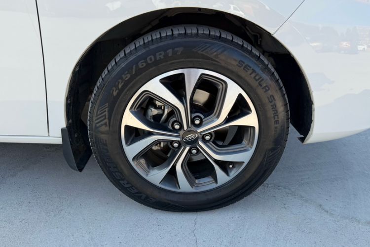 Used JAC Group Refine M5 2021 2.0T Diesel Manual Transmission China VI Standard Exterior 6