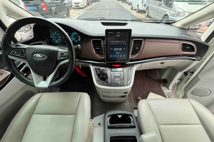 Used JAC Group Refine M5 2021 2.0T Diesel Manual Transmission China VI Standard Interior 1