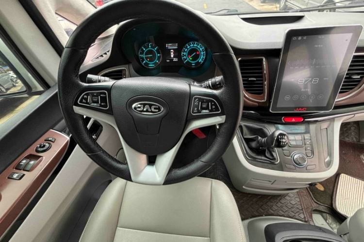 Used JAC Group Refine M5 2021 2.0T Diesel Manual Transmission China VI Standard Interior 2