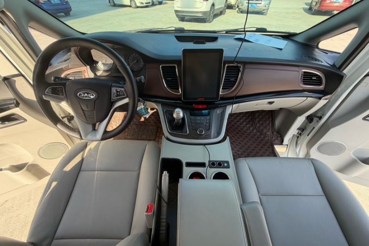 Used JAC Group Refine M5 2021 2.0T Diesel Manual Transmission China VI Standard Interior 2
