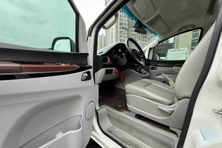 Used JAC Group Refine M5 2021 2.0T Diesel Manual Transmission China VI Standard Interior 3