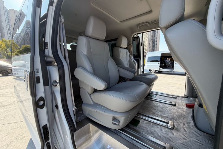Used JAC Group Refine M5 2021 2.0T Diesel Manual Transmission China VI Standard Interior 9