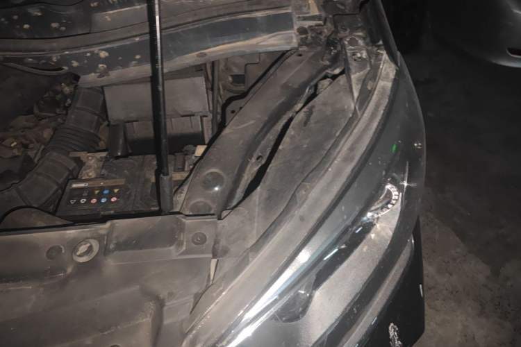 Used JAC Group Refine M6 2018 2.0T Prestige Version Engine Bay Left