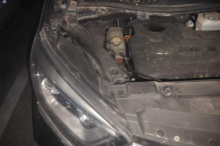 Used JAC Group Refine M6 2018 2.0T Prestige Version Engine Bay Right