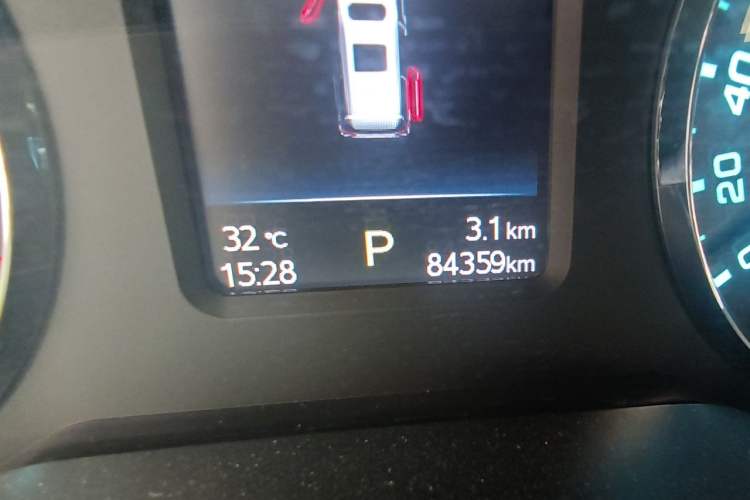 Used JAC Group Refine M6 2018 2.0T Prestige Version Odometer Close Up