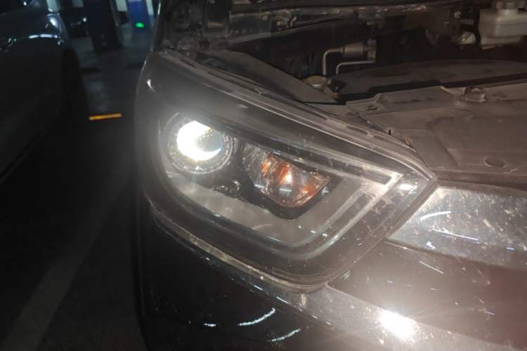 Used JAC Group Refine M6 2018 2.0T Prestige Version Right Front Headlight