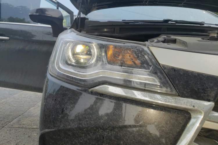 Used JAC Group Refine R3 2018 1.6L Manual Luxury Smart Model Right Front Headlight