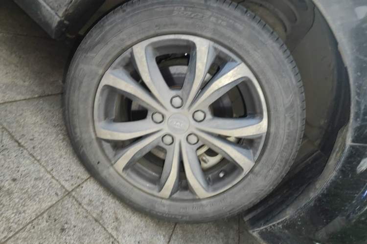 Used JAC Group Refine R3 2018 1.6L Manual Luxury Smart Model Right Front Wheel Hub