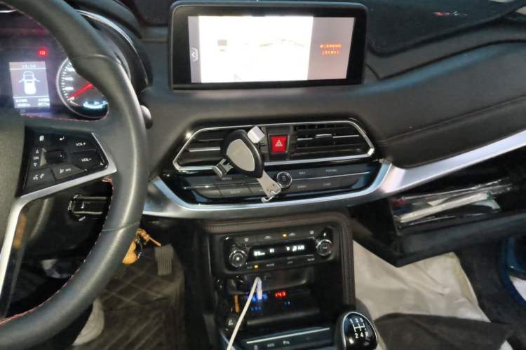 Used JAC Group Refine R3 2018 1.6L Manual Luxury Sunroof Model Audio And AC Panel