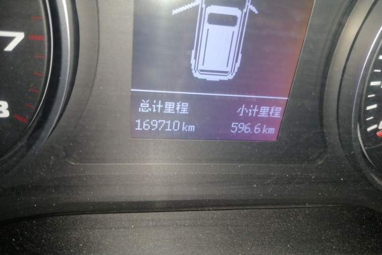 Used JAC Group Refine R3 2018 1.6L Manual Luxury Sunroof Model Odometer Close Up