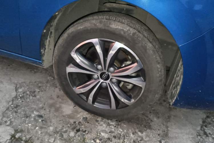 Used JAC Group Refine R3 2018 1.6L Manual Luxury Sunroof Model Right Front Wheel Hub