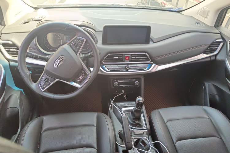 Used JAC Group Refine R3 2018 1.6L Manual Luxury Sunroof Model Center Console