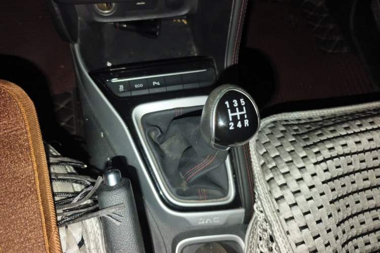 Used JAC Group Refine R3 2018 1.6L Manual Luxury Model Gear Lever