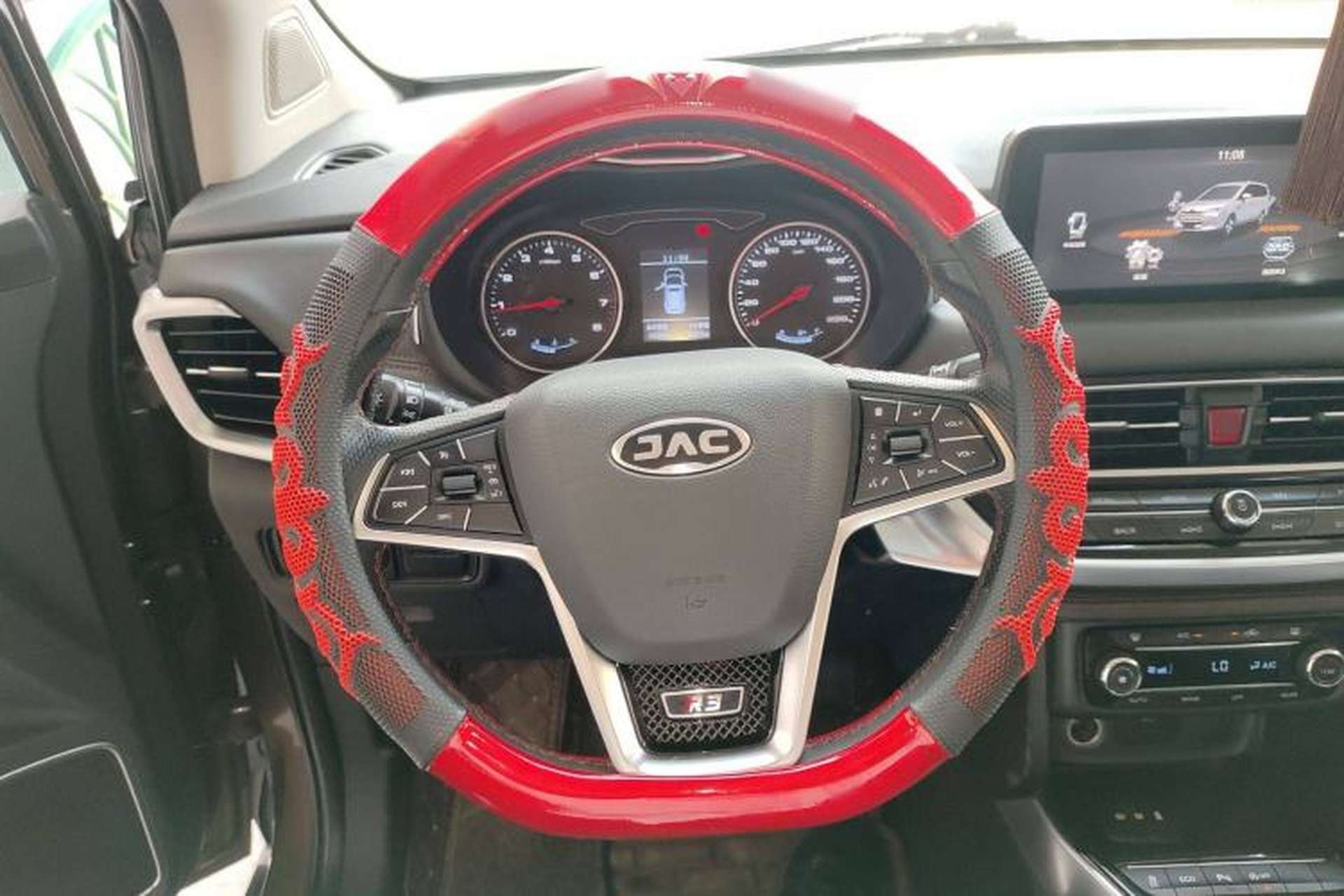 Used JAC Group Refine R3 2018 1.6L Manual Luxury Smart Model Steering Wheel