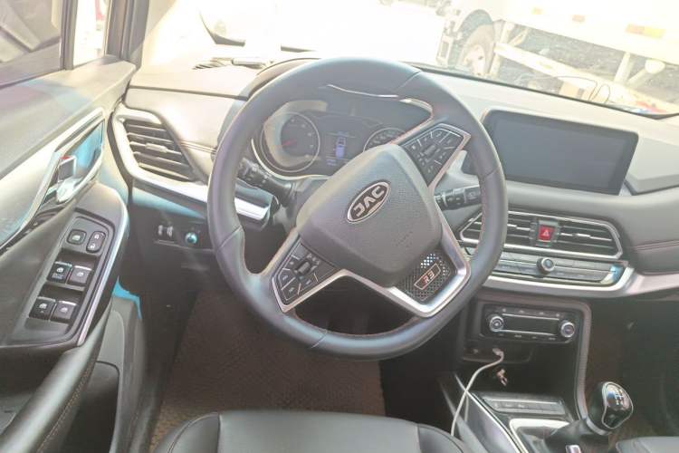 Used JAC Group Refine R3 2018 1.6L Manual Luxury Sunroof Model Steering Wheel