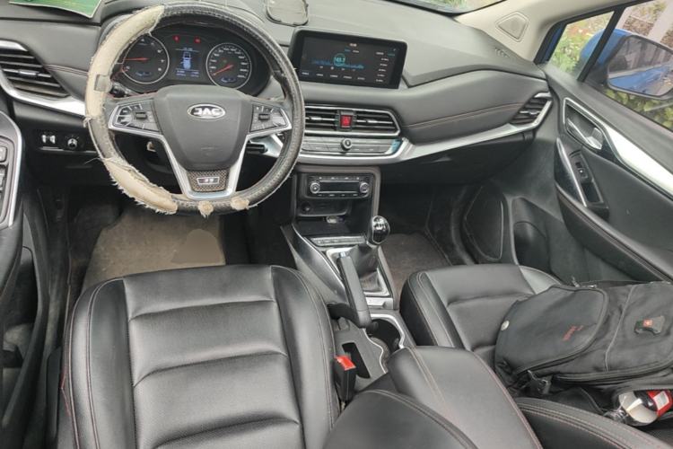 Used JAC Group Refine R3 2018 1.6L Manual Luxury Sunroof Model Center Console