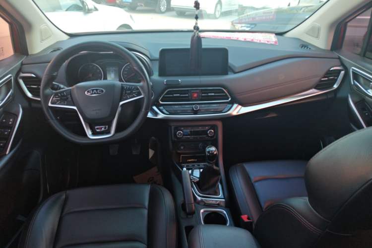 Used JAC Group Refine R3 2018 1.6L Manual Luxury Smart Model Center Console